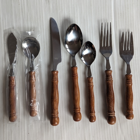 Old Homestead Style Wooden Handle Stainless Steel Flatwear - Picture 9 of 10